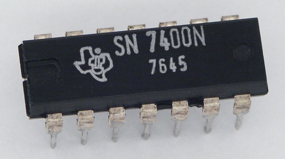 7400: 14P Quad 2 input NAND Gate